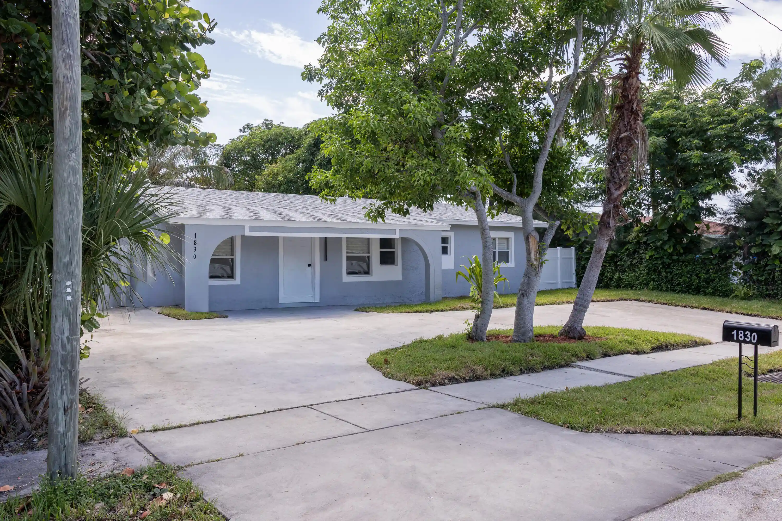 Photo 1 of Single family home for sale at 1830 Ne 2nd Ln Ne, Boynton Beach, FL 33435 | MLS# B26067033 | Listing updated on 2026-10-20