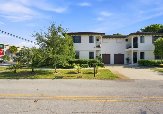 Photo 3 of Townhouse for sale at 1090 Se 3rd St #1090, Pompano Beach, FL 33060 | MLS# B26067074 | Listing updated on 2026-10-08