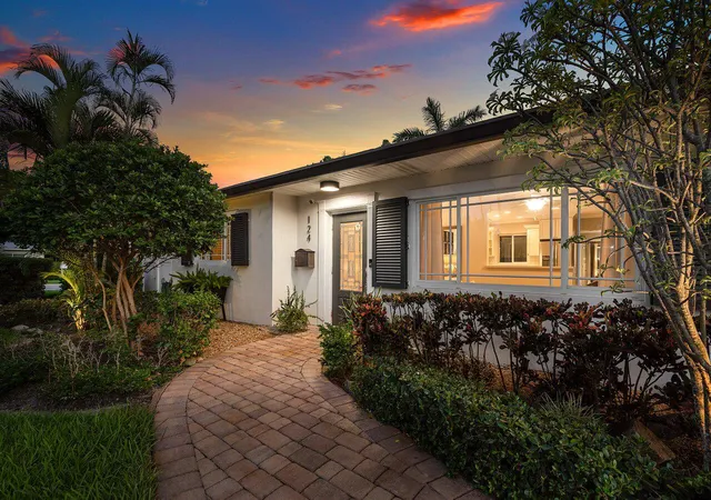 Photo 3 of Single family home for sale at 124 Bonnie Briar Ln, Delray Beach, FL 33444 | MLS# B26067090 | Listing updated on 2026-10-09