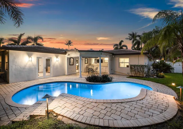 Photo 4 of Single family home for sale at 124 Bonnie Briar Ln, Delray Beach, FL 33444 | MLS# B26067090 | Listing updated on 2026-10-09