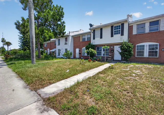 Photo 2 of Townhouse for sale at 1028 36th St, West Palm Beach, FL 33407 | MLS# B26067133 | Listing updated on 2026-10-09