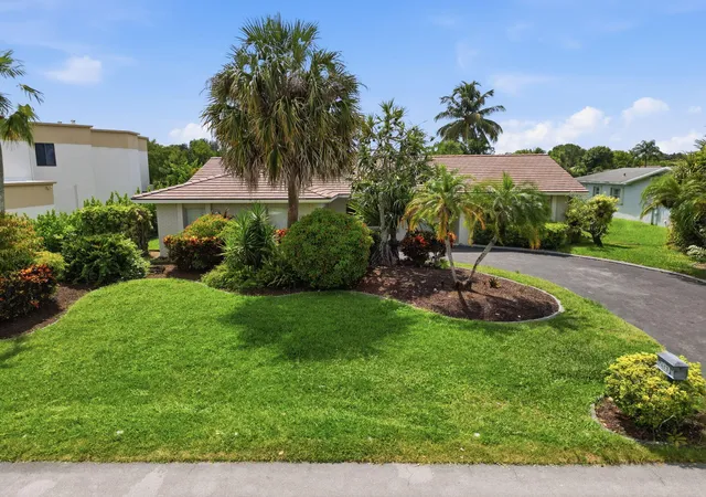 Photo 3 of Single family home for sale at 613 Sea Turtle Wy, Plantation, FL 33324 | MLS# B26067187 | Listing updated on 2026-10-02