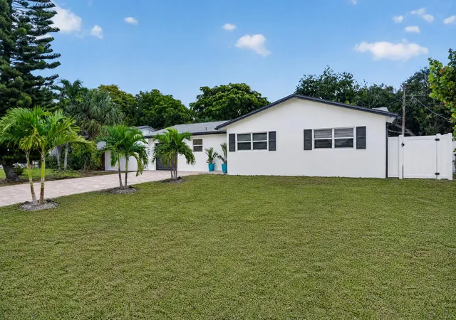 Photo 3 of Single family home for sale at 2521 Jaeger Dr, Delray Beach, FL 33444 | MLS# B26067233 | Listing updated on 2026-10-04