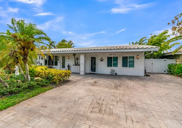 Photo 3 of Single family home for sale at 4221 Ne 16th Ave, Oakland Park, FL 33334 | MLS# B26067236 | Listing updated on 2026-10-09