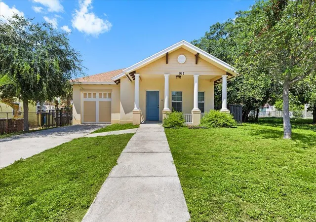 Single family home for sale at 917 14Th St, West Palm Beach, FL 33401 | MLS# B26067405