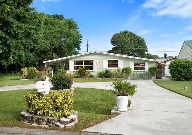 Single family home for sale at 2330 Se Madison St, Stuart, FL 34997 | MLS# B26067426