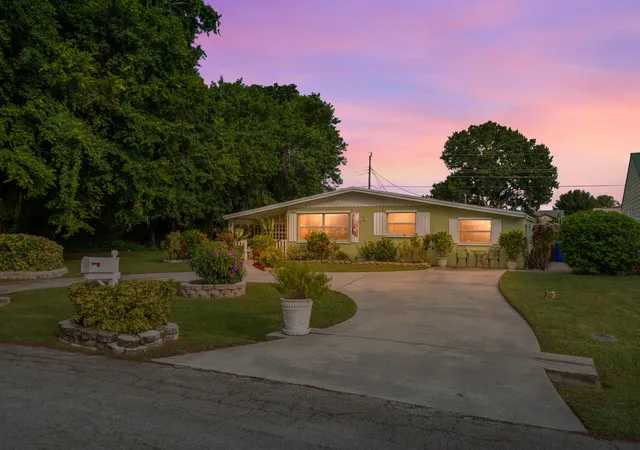 Photo 2 of Single family home for sale at 2330 Se Madison St, Stuart, FL 34997 | MLS# B26067426 | Listing updated on 2026-10-09