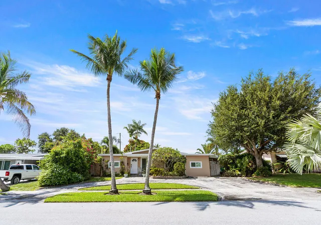 Photo 1 of Single family home for sale at 916 W Duval St, Lantana, FL 33462 | MLS# B26067441 | Listing updated on 2026-09-29