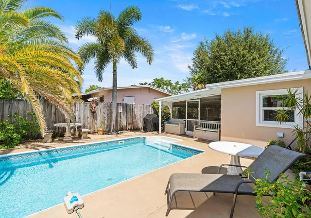 Photo 3 of Single family home for sale at 916 W Duval St, Lantana, FL 33462 | MLS# B26067441 | Listing updated on 2026-09-29