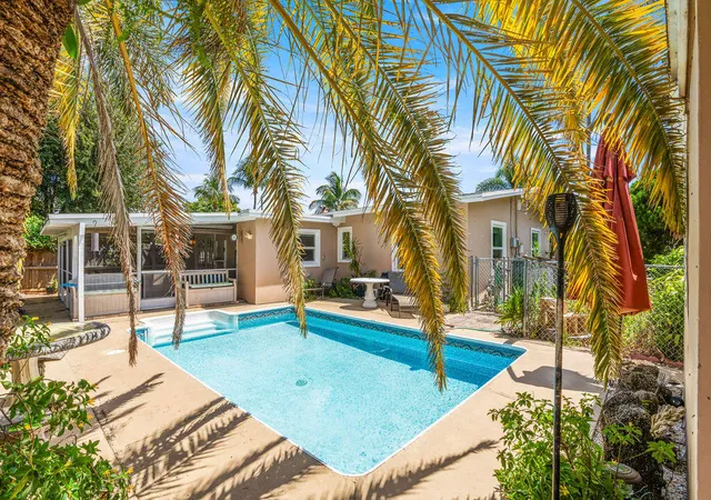 Photo 4 of Single family home for sale at 916 W Duval St, Lantana, FL 33462 | MLS# B26067441 | Listing updated on 2026-09-29