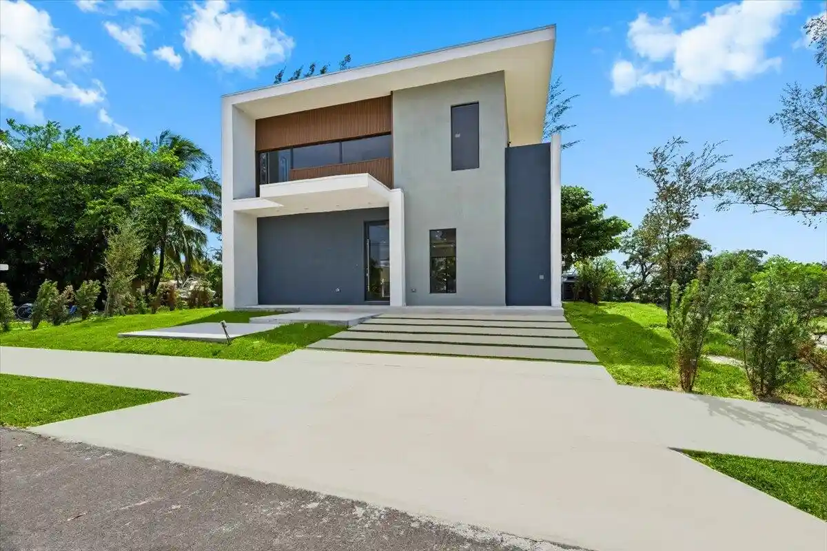 Photo 1 of Single family home for sale at 201 Nw 14th Wy, Dania Beach, FL 33004 | MLS# B26067453 | Listing updated on 2026-10-29