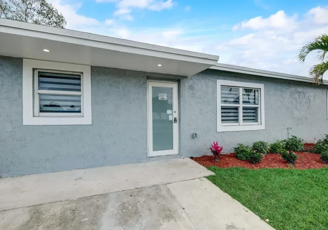 Photo 2 of Sale Pending at 520 Sw 13th Pl, Deerfield Beach, FL 33441 | MLS# B26067489 | Listing updated on 2026-09-30