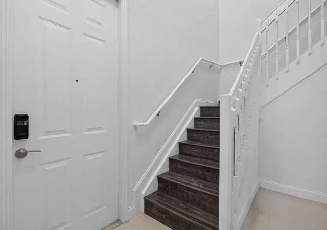 Listing Photo 5 - Condo for sale in building located at 7940 Exeter Cir E, Tamarac, FL 33321 - Unit #201