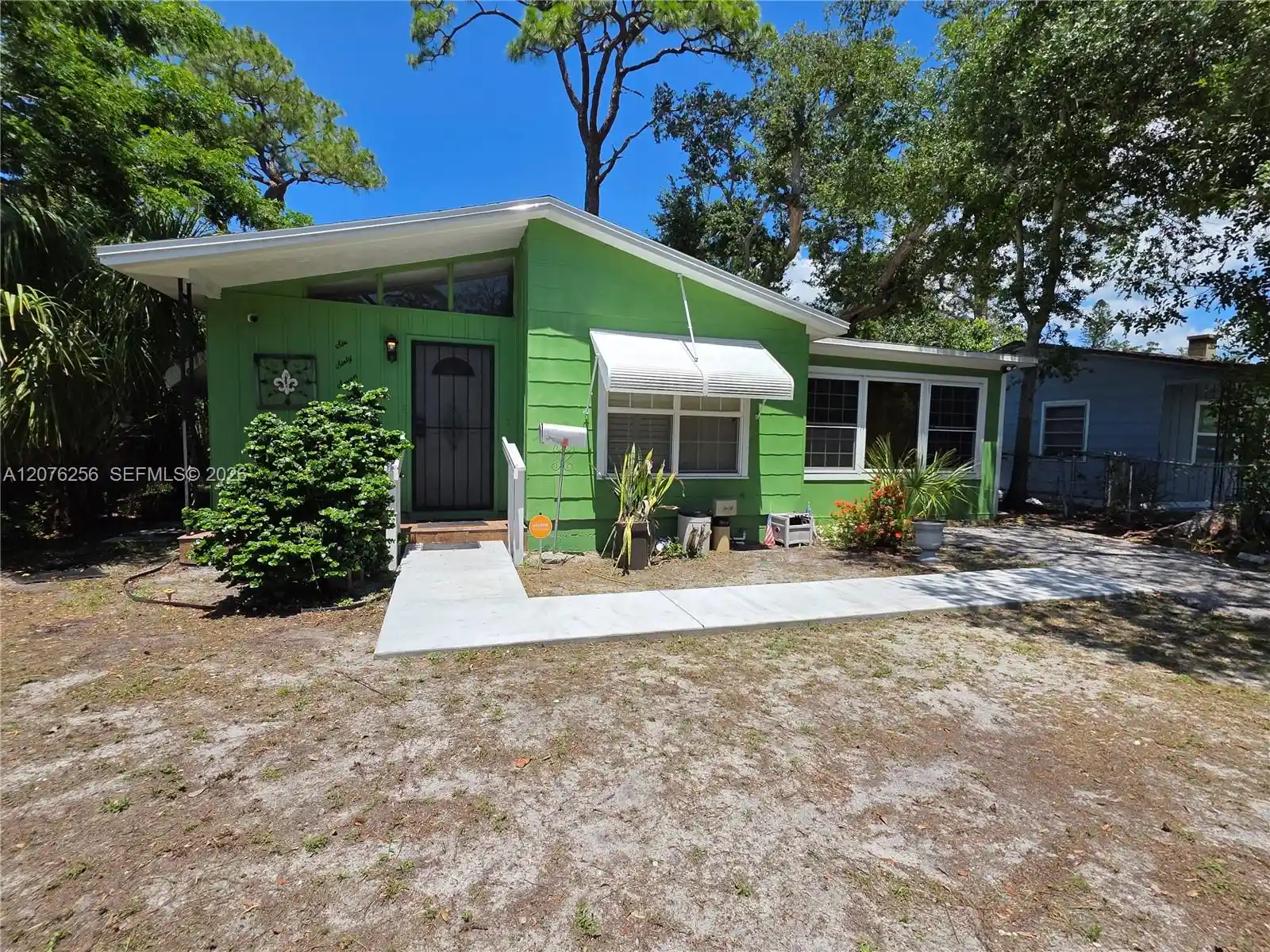 Single family home for sale at 667 W Harbor Dr, St Petersburg, FL 33705 | MLS# A12076256