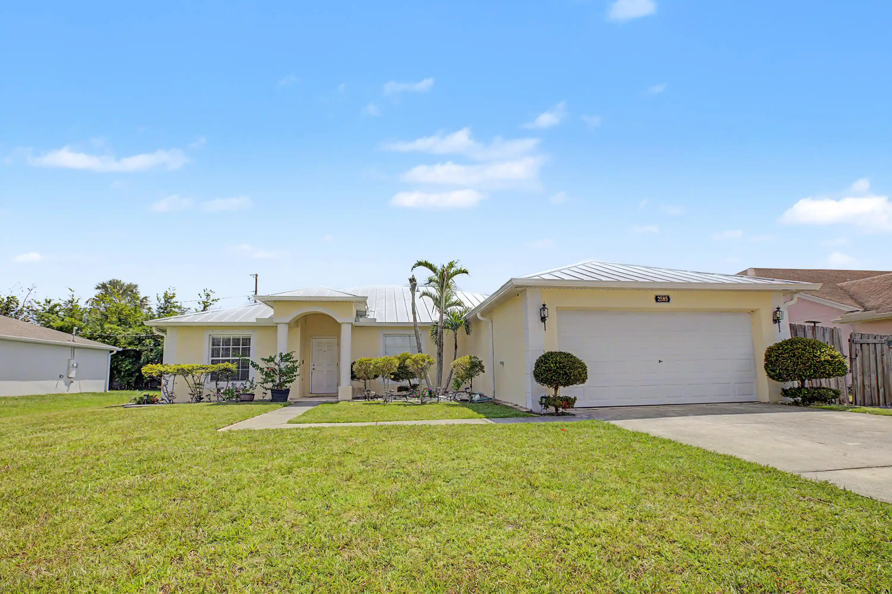 Photo 1 of Single family home for sale at 2585 Se Lakewood St, Port St Lucie, FL 34952 | MLS# B26067738 | Listing updated on 2026-10-29