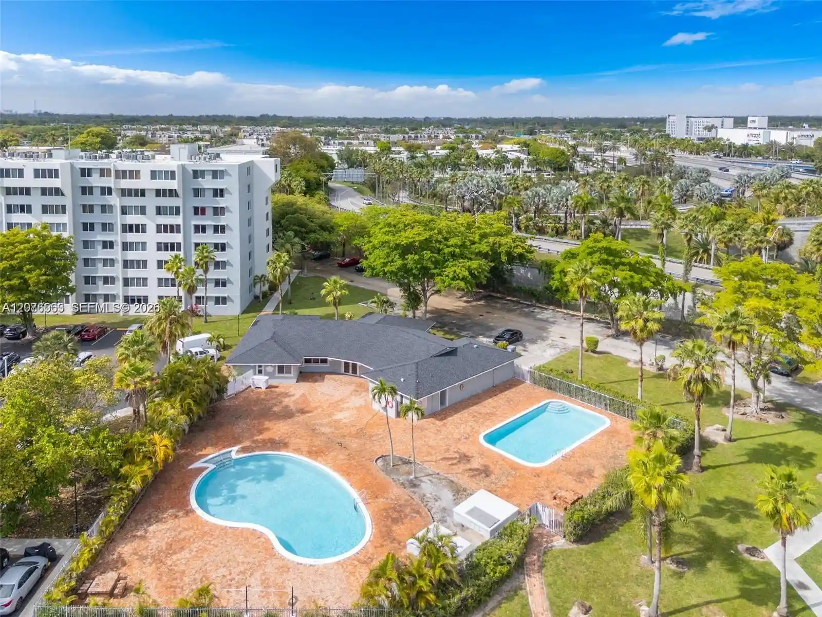 Listing Photo 1 - Condo for sale in 9143 Sw 77Th Ave located at 9143 Sw 77Th Ave, Miami, FL 33156 - Unit #B802