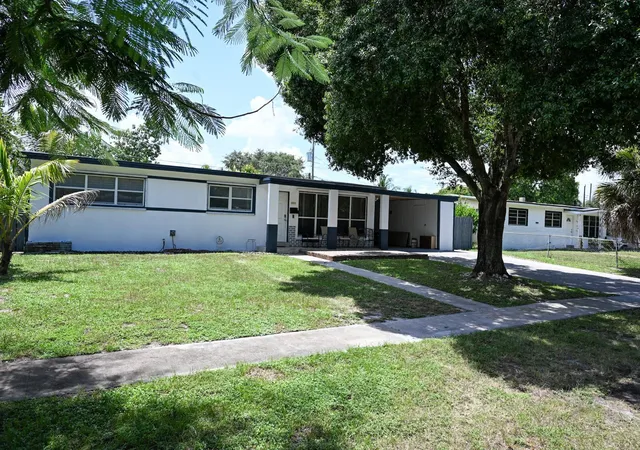 Photo 2 of Single family home for sale at 6814 Nw 14th St, Plantation, FL 33313 | MLS# B26067801 | Listing updated on 2026-10-04