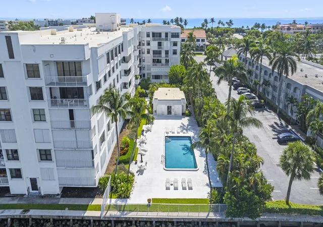 Photo 3 of Condo for sale at 2860 S Ocean Blvd #302, Palm Beach, FL 33480 | MLS# B26067855 | Listing updated on 2026-09-23