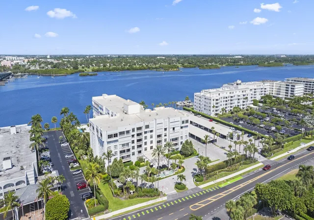 Photo 4 of Condo for sale at 2860 S Ocean Blvd #302, Palm Beach, FL 33480 | MLS# B26067855 | Listing updated on 2026-09-23