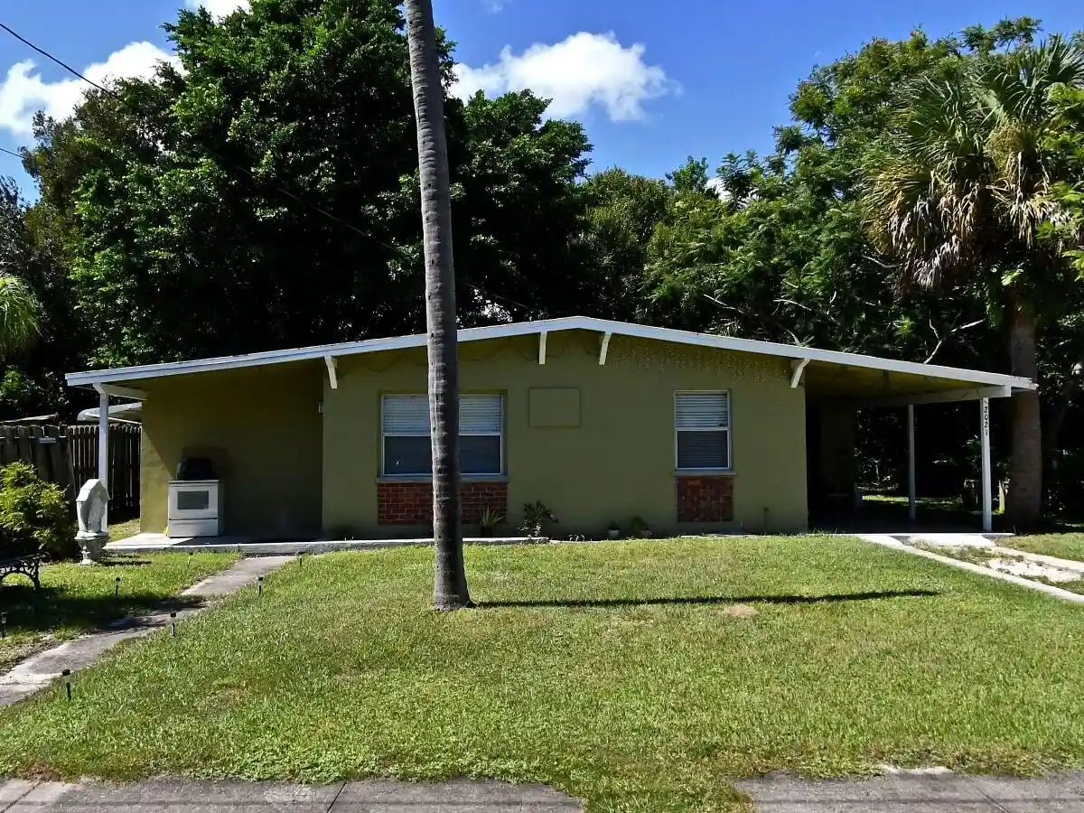Single family home for sale at 2021 Hills Ct, Fort Pierce, FL 34950 | MLS# B26067861