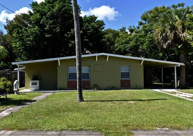 Single family home for sale at 2021 Hills Ct, Fort Pierce, FL 34950 | MLS# B26067861
