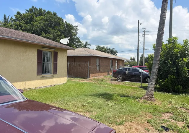 Photo 3 of Single family home for sale at 307 Seminole Ct, Pahokee, FL 33476 | MLS# B26068030 | Listing updated on 2026-10-01