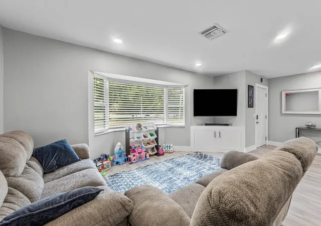 Photo 4 of Single family home for sale at 4619 Coconut Blvd, West Palm Beach, FL 33411 | MLS# B26068084 | Listing updated on 2026-09-28