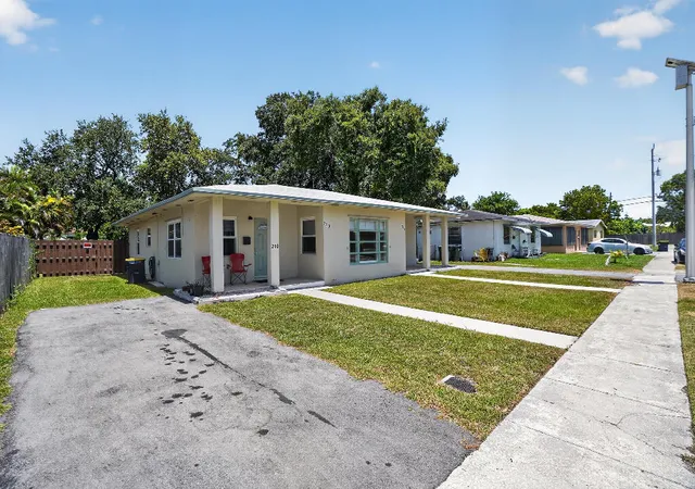 Photo 3 of Single family home for sale at 208 Sw 2nd Pl #1-2, Dania Beach, FL 33004 | MLS# B26068151 | Listing updated on 2026-09-23