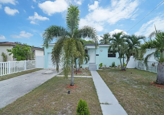 Single family home for sale at 2517 Rodman St, Hollywood, FL 33020 | MLS# B26068161