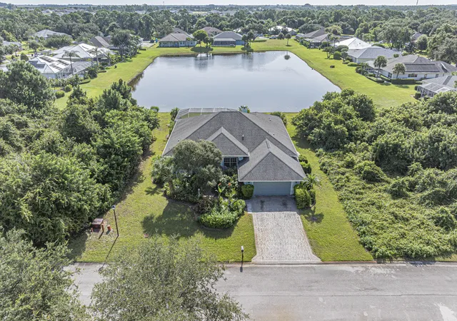 Photo 1 of Single family home for sale at 6640 49th Ct, Vero Beach, FL 32967 | MLS# B26068389 | Listing updated on 2026-10-08