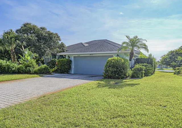 Photo 2 of Single family home for sale at 6640 49th Ct, Vero Beach, FL 32967 | MLS# B26068389 | Listing updated on 2026-10-08