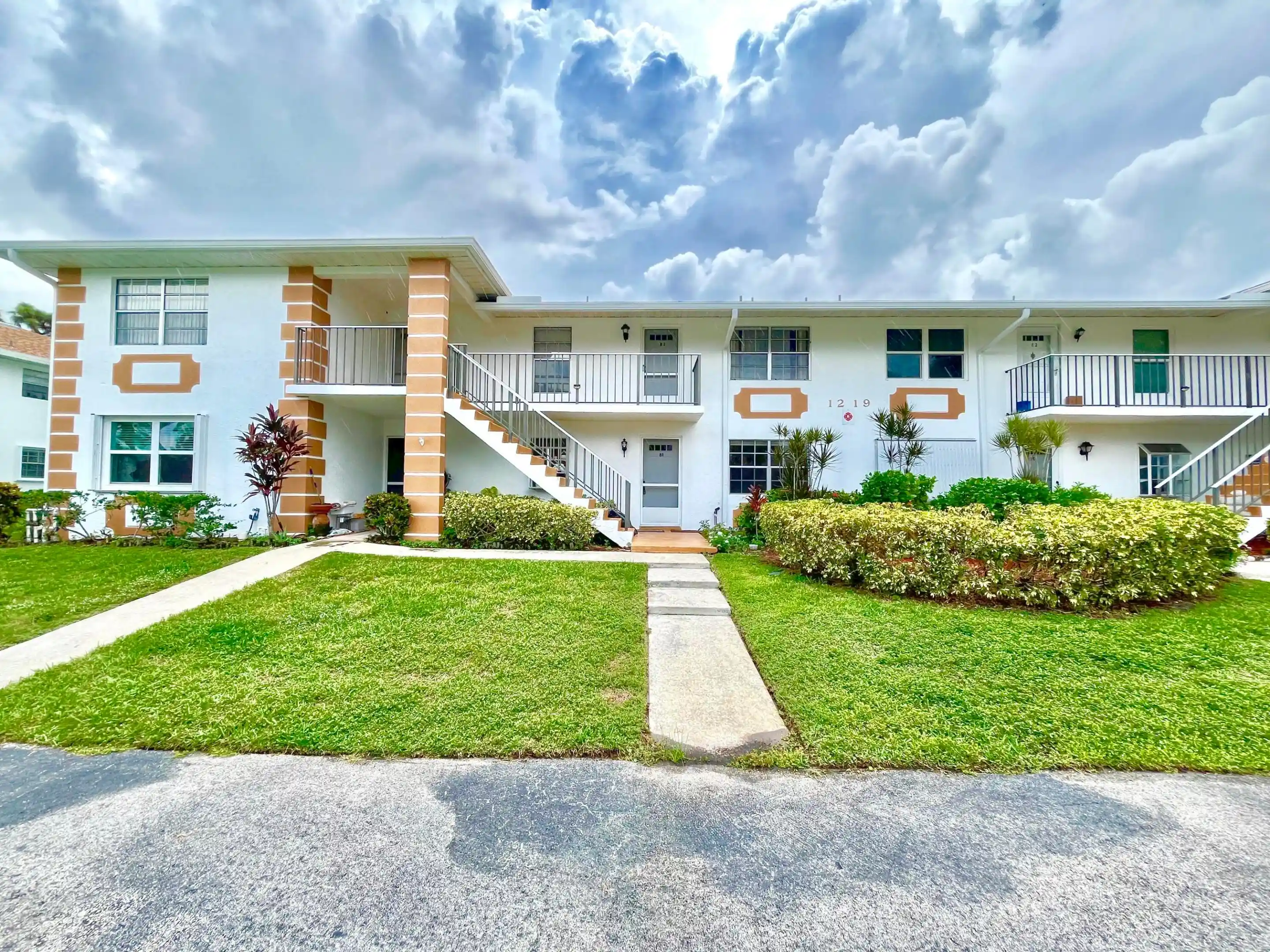 Listing Photo 1 - Condo for sale in 1219 S Lakes End Dr located at 1219 S Lakes End Dr, Fort Pierce, FL 34982 - Unit #B1