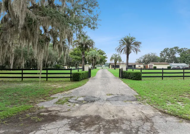 Single family home for sale at 10617 Se 95Th Ter, Belleview, FL 34420 | MLS# B26068475