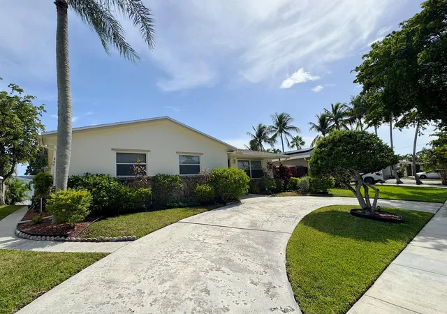 Photo 2 of Sale Pending at 310 Se 4th Ter, Dania Beach, FL 33004 | MLS# B26068480 | Listing updated on 2026-09-23