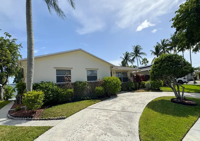 Photo 3 of Sale Pending at 310 Se 4Th Ter, Dania Beach, FL 33004 | MLS# B26068480 | Listing updated on 2026-09-23