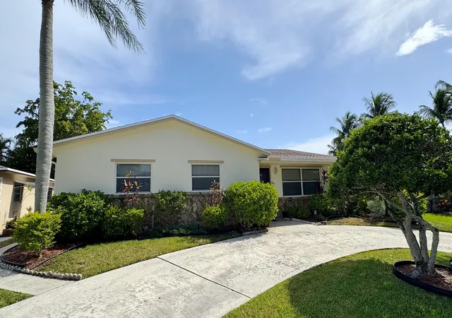 Photo 4 of Sale Pending at 310 Se 4Th Ter, Dania Beach, FL 33004 | MLS# B26068480 | Listing updated on 2026-09-23