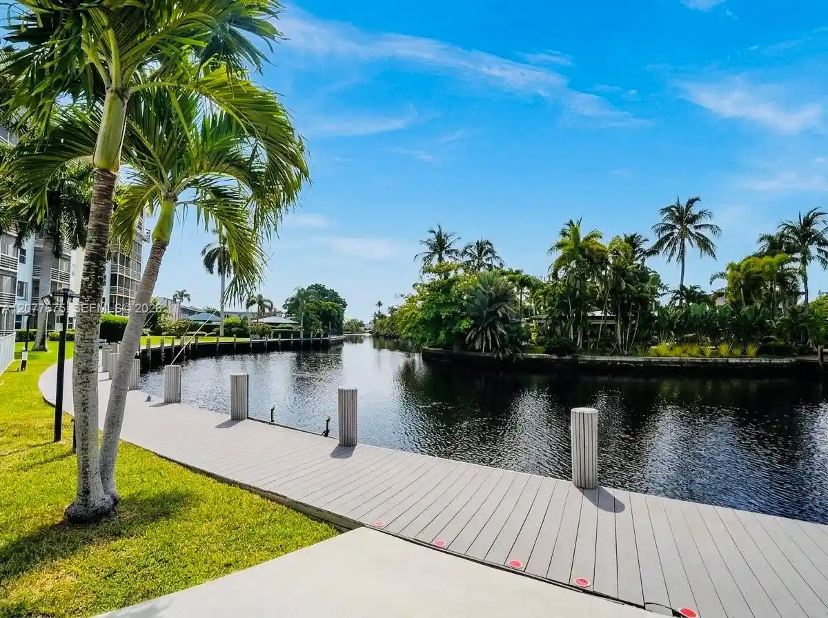 Listing Photo 1 - Condo for sale in 2970 Ne 16Th Ave located at 2970 Ne 16Th Ave, Oakland Park, FL 33334 - Unit #214
