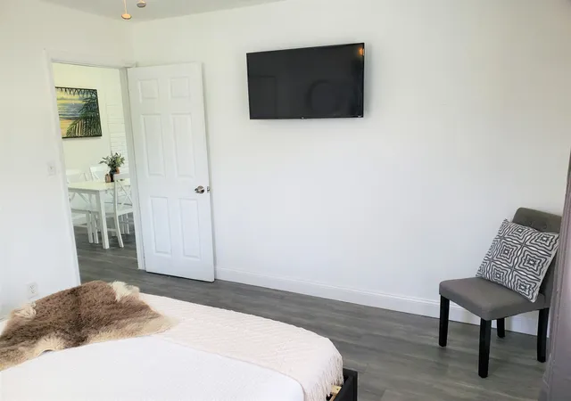 Photo 3 of Multi family home for sale at 413 Se 23rd St, Fort Lauderdale, FL 33316 | MLS# B26068743 | Listing updated on 2026-10-09