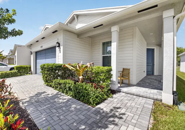 Photo 2 of Single family home for sale at 6710 Pointe Of Woods Dr, West Palm Beach, FL 33413 | MLS# B26068797 | Listing updated on 2026-10-09