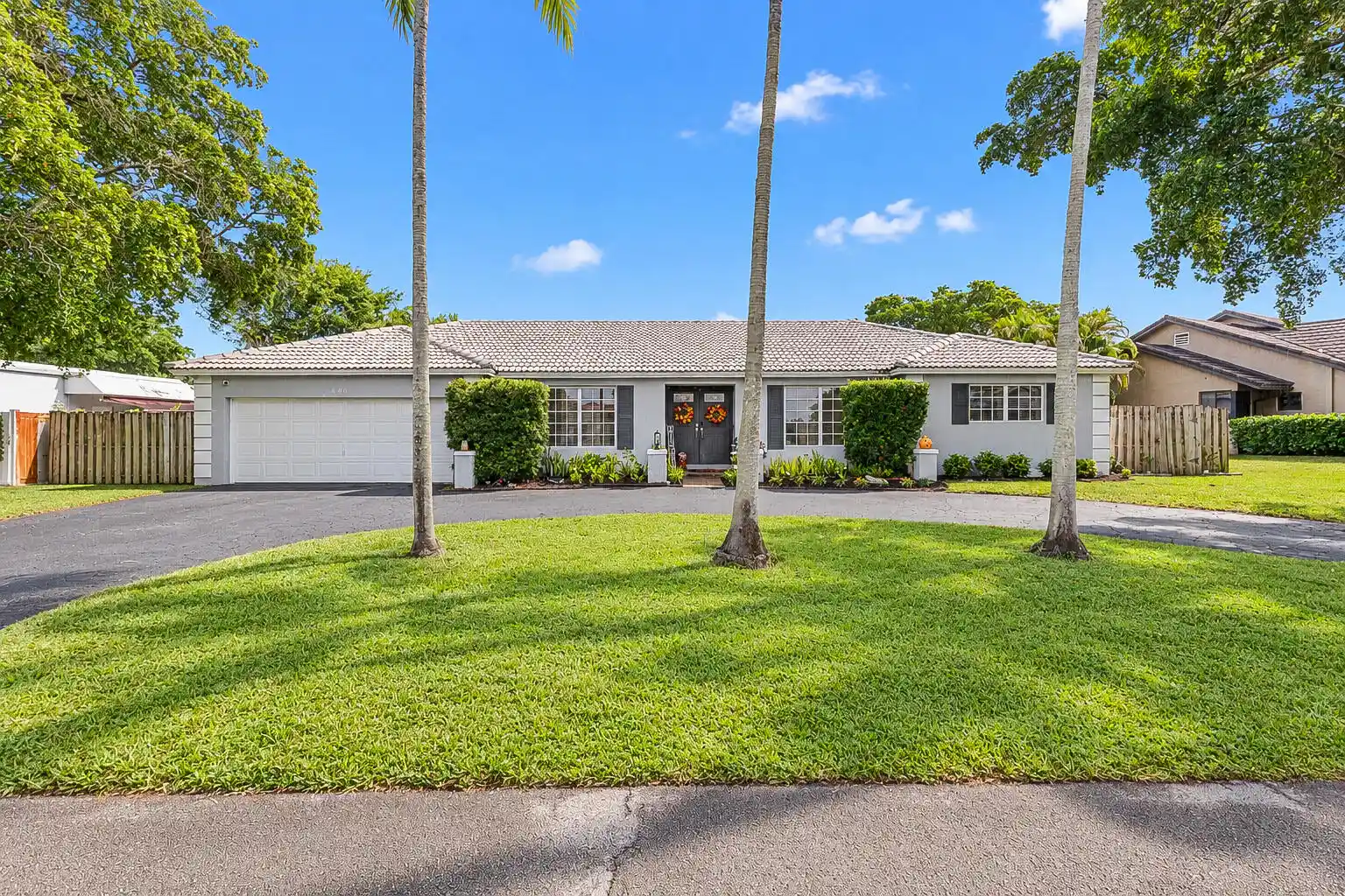 Photo 1 of Single family home for sale at 560 S Lake Dasha Dr, Plantation, FL 33324 | MLS# B26068816 | Listing updated on 2026-10-28