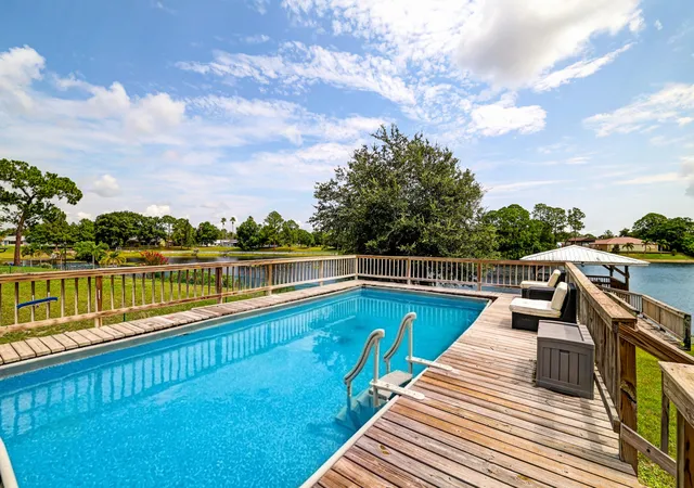 Photo 1 of Single family home for sale at 844 Lake Betty Dr, Lake Placid, FL 33852 | MLS# B26068902 | Listing updated on 2026-10-07
