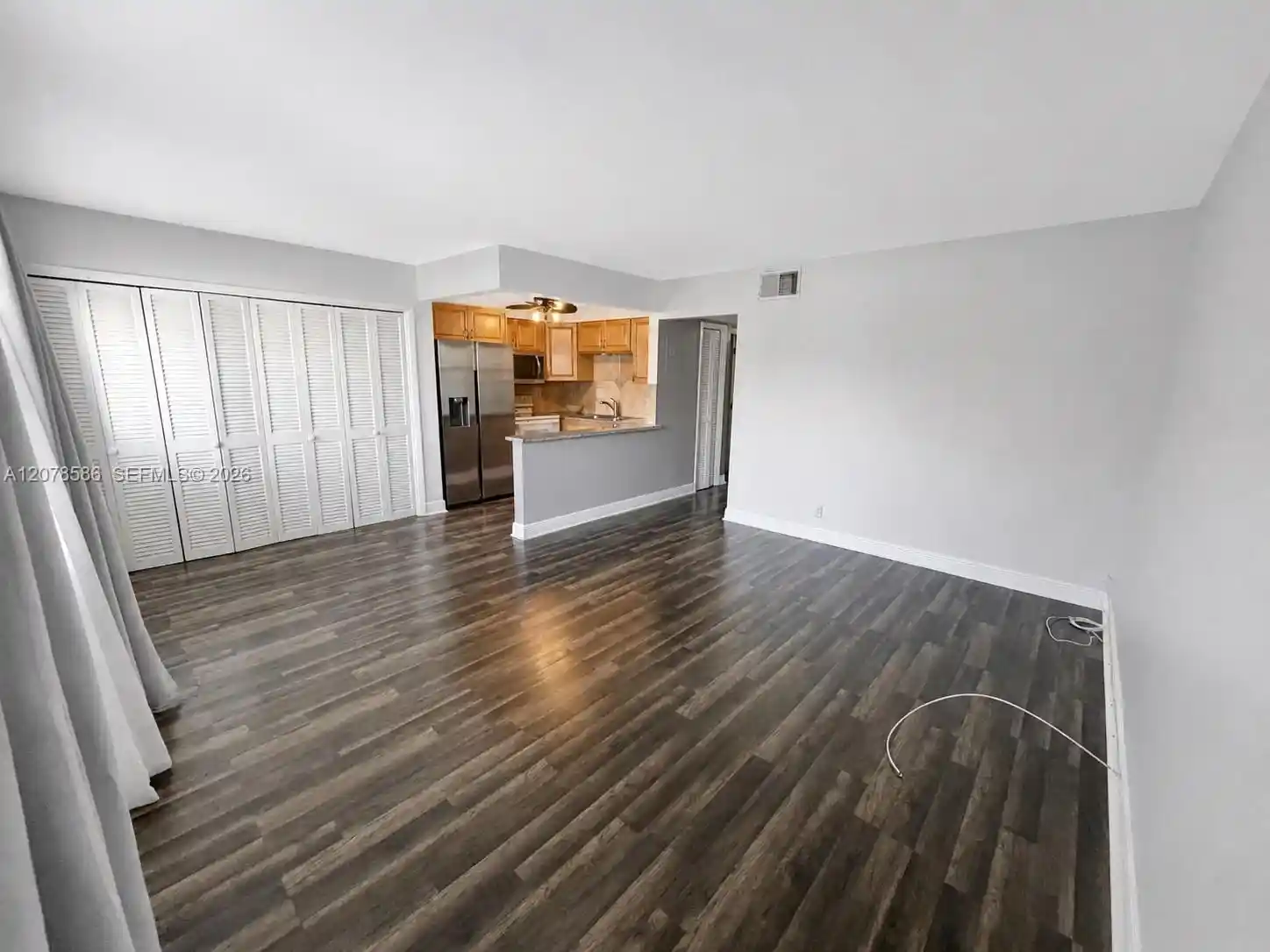 Listing Photo 1 - Condo for sale in 4050 Ne 12Th Ter located at 4050 Ne 12Th Ter, Oakland Park, FL 33334 - Unit #11-1