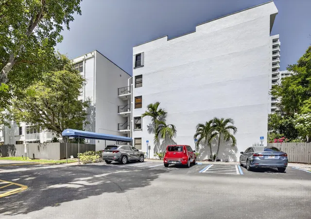 Photo 3 of Condo for sale at 3350 Ne 192nd St #2B-B, Aventura, FL 33180 | MLS# B26068976 | Listing updated on 2026-10-05