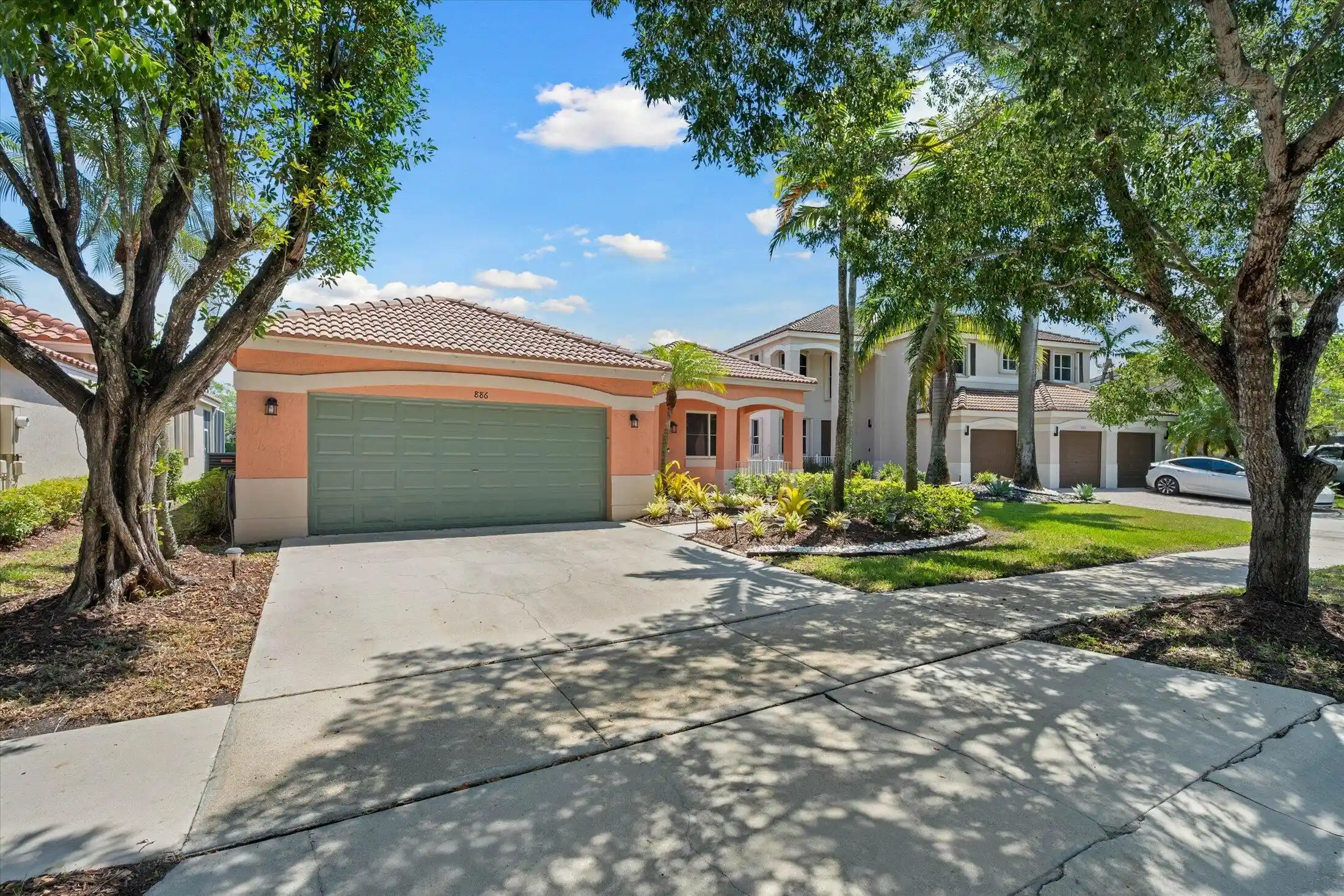 Single family home for sale at 886 Sunflower Cir, Weston, FL 33327 | MLS# B26068977