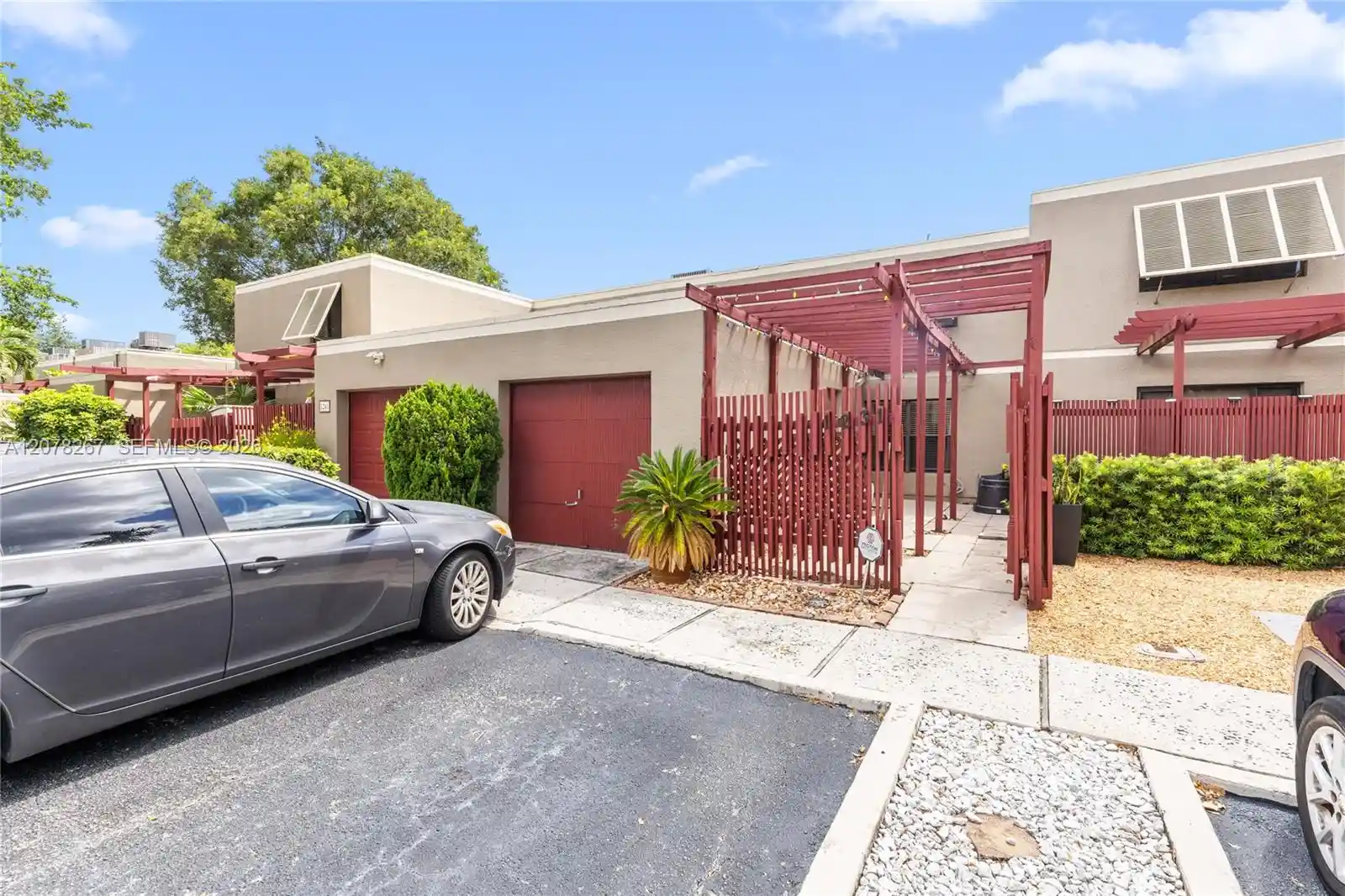 Townhouse for sale at 1231 W Fairway Rd, Pembroke Pines, FL 33026 | MLS# A12078267