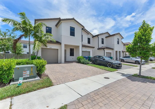 Photo 3 of Townhouse for sale at 23425 Sw 129th Ave, Homestead, FL 33032 | MLS# B26069335 | Listing updated on 2026-10-09