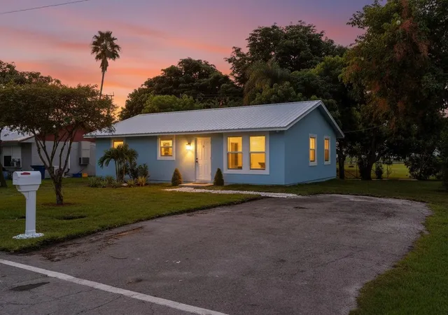 Single family home for sale at 625 Nw 14Th St, Belle Glade, FL 33430 | MLS# B26069438