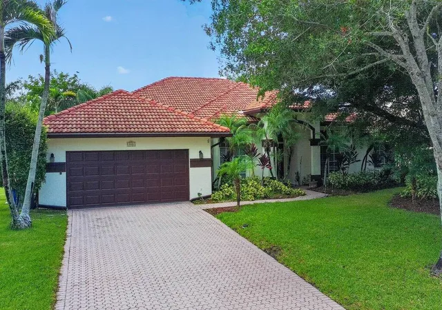 Photo 2 of Single family home for sale at 913 Sw Lighthouse Dr, Palm City, FL 34990 | MLS# B26069521 | Listing updated on 2026-10-07