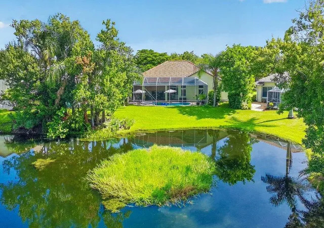 Photo 3 of Single family home for sale at 913 Sw Lighthouse Dr, Palm City, FL 34990 | MLS# B26069521 | Listing updated on 2026-10-07