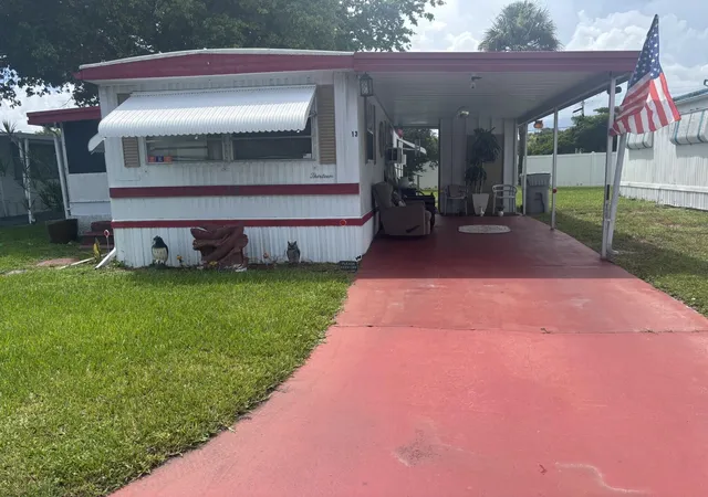 Photo 2 of Manufactured home for sale at 650 Ne 33rd St, Pompano Beach, FL 33064 | MLS# B26069705 | Listing updated on 2026-10-06